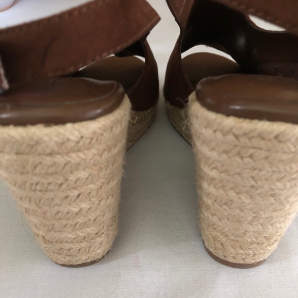 American Eagle Fringe Booties Wedges. Brown Size 7 NWOT - Picture 5 of 9